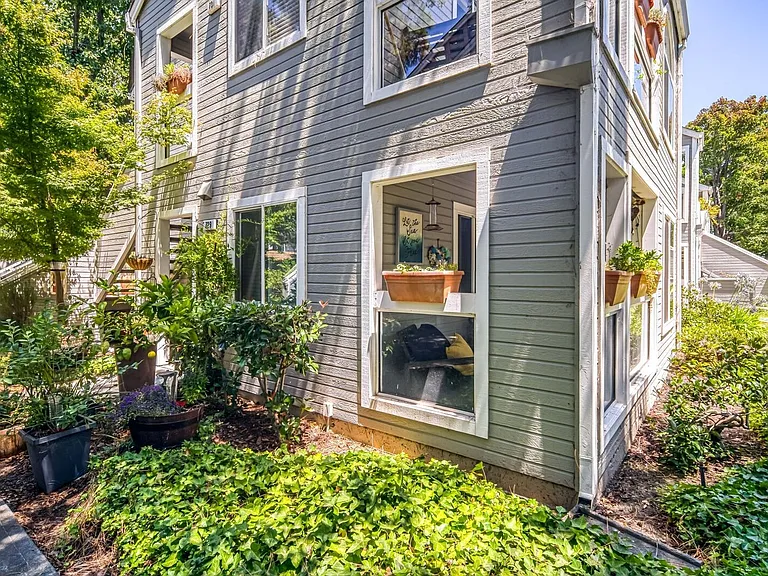 729 Portwalk Pl — Photo 2