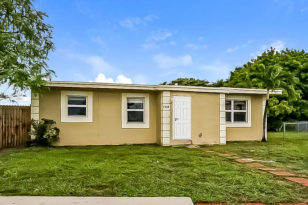 4 bed, 2.0 bath, 1564 sqft, $3,185 — Photo 1