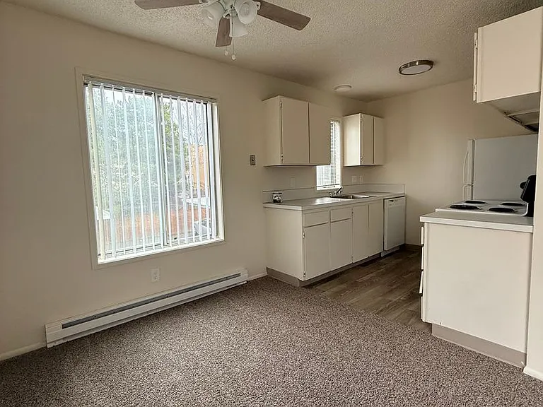Sunnyside Village Apartments — Photo 39