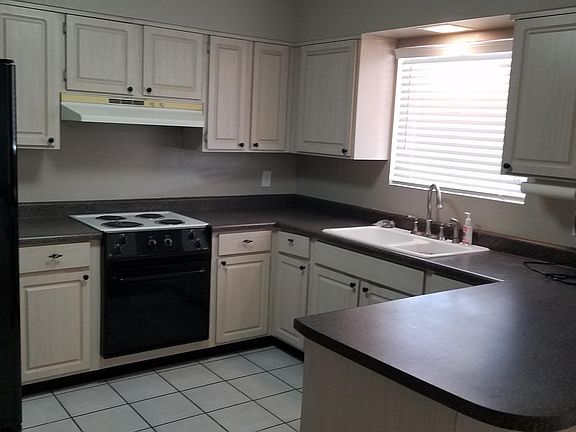 5th image of 704 E Fordham Dr