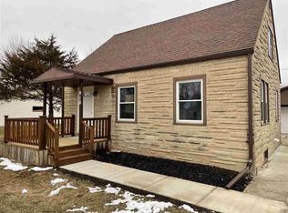 918 William St, Menasha, WI 54952