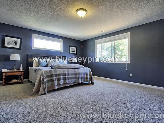 4th image of 3812 NE 93rd St
