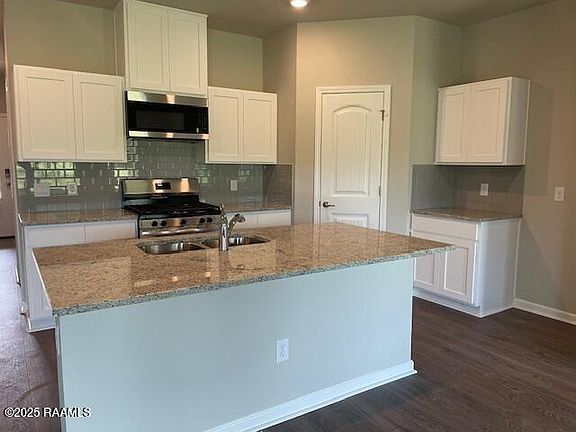 3rd image of 108 Broussard Hill Dr