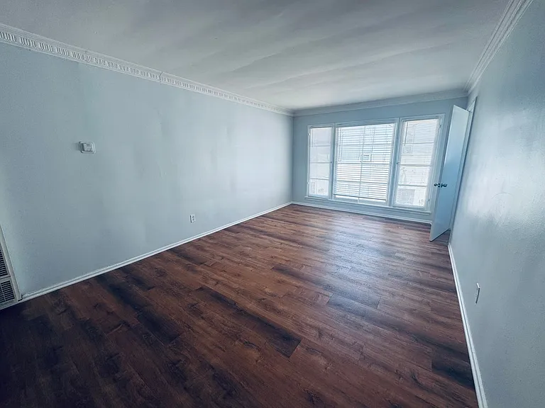 1641 N Hobart Blvd — Photo 2