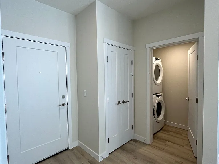 700 Shawnee Sq SW #205 — Photo 2