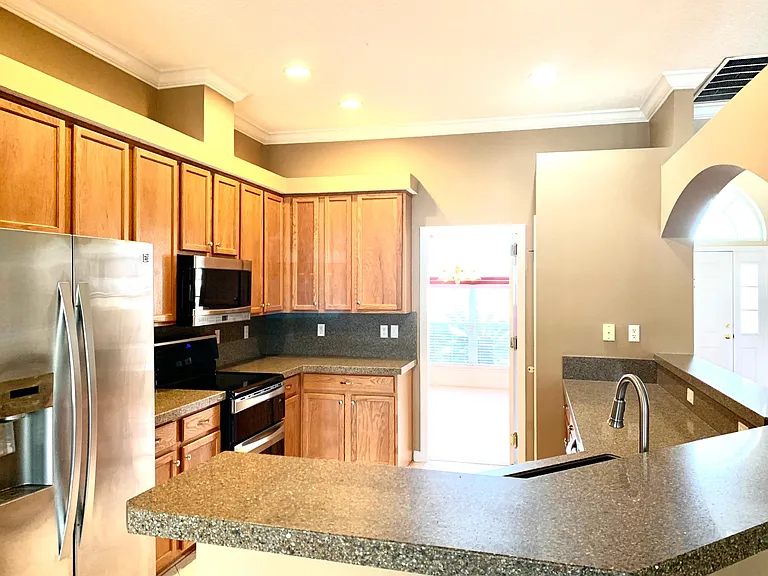 1252 Woodchurch Ln — Photo 9