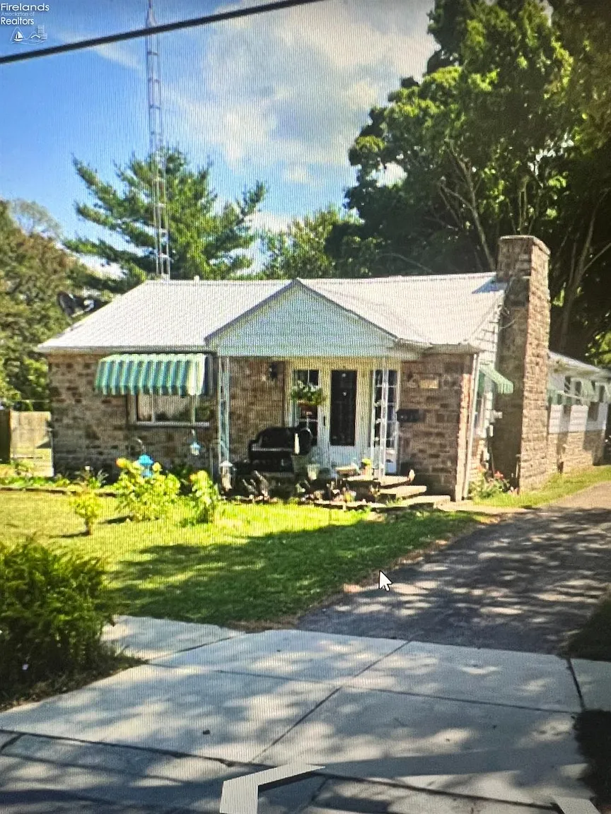 216 Schiller Ave photo 1