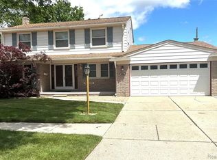 26366 Cecile St, Dearborn Heights, MI 48127
