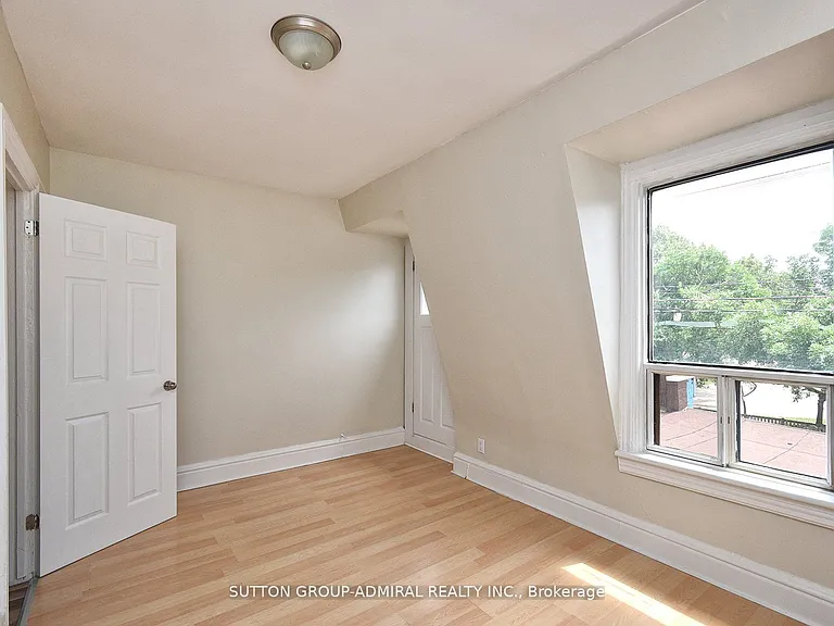 1932 Queen St E #2 — Photo 2