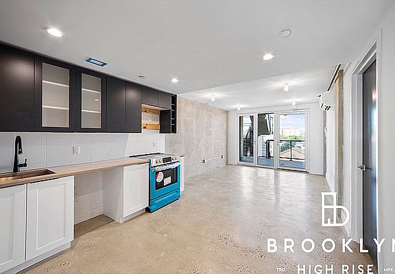 3rd image of 21 29th St #433