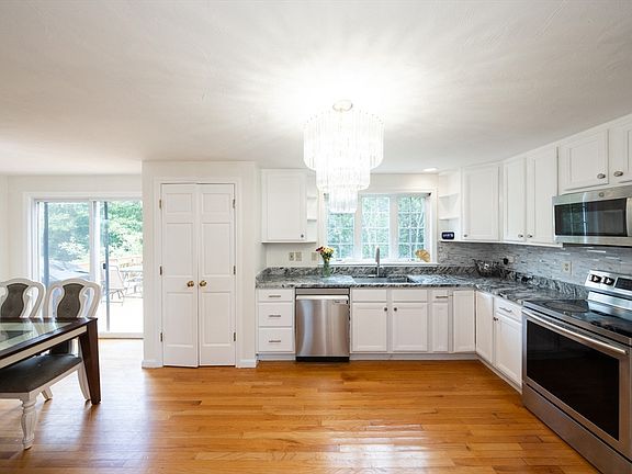 2nd image of 22 Haven Hill Rd