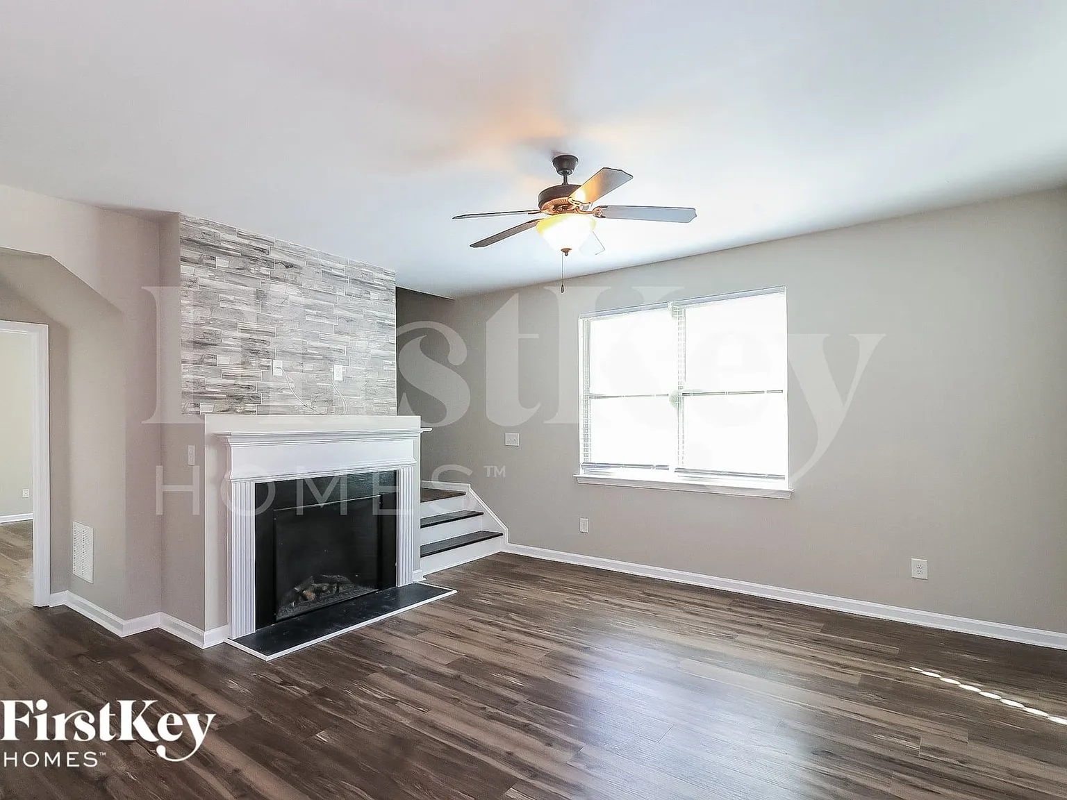 4 bed, 2.5 bath, 2115 sqft, $2,340 — Photo 2