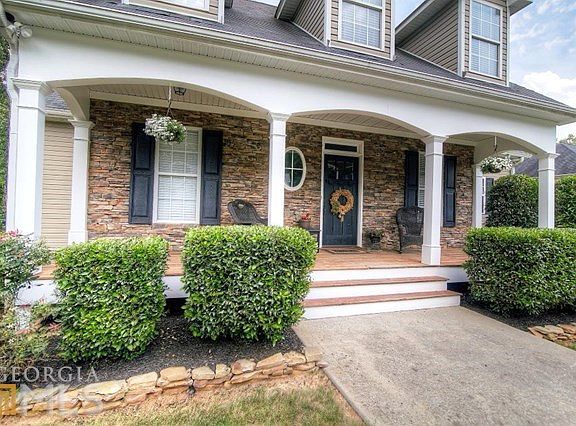 2nd image of 17 Cobblestone Dr