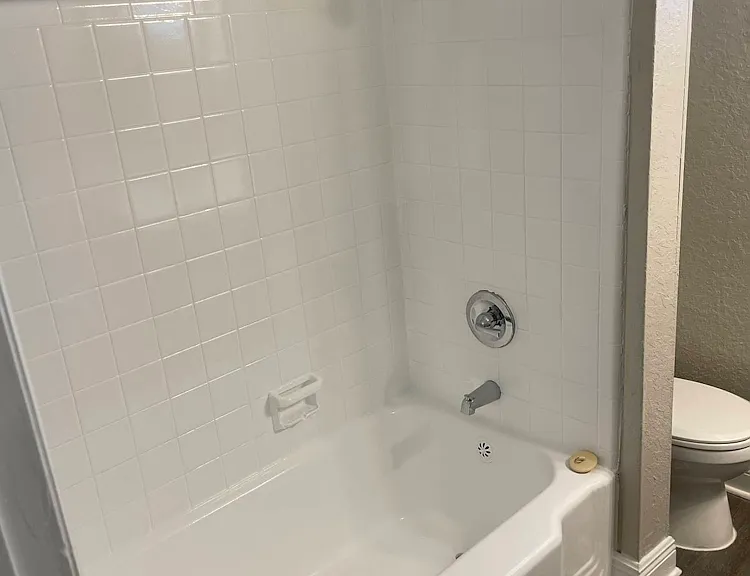 Woodlawn Park Apartments — Photo 16