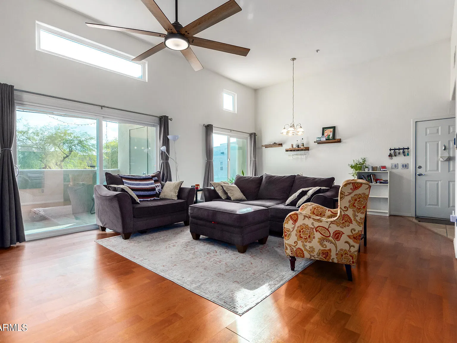 2 bed, 2.0 bath, 1301 sqft, $2,000 — Photo 2
