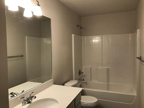3rd image of 602 Horseshoe Dr