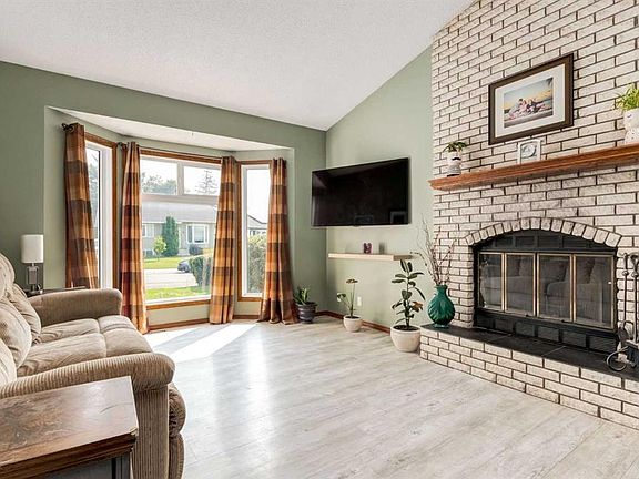 4th image of 75 E Sandstone Cres SE