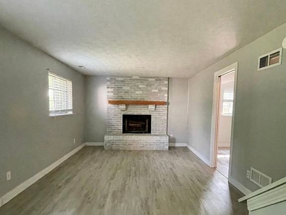 4th image of 2313 Centennial Ct E