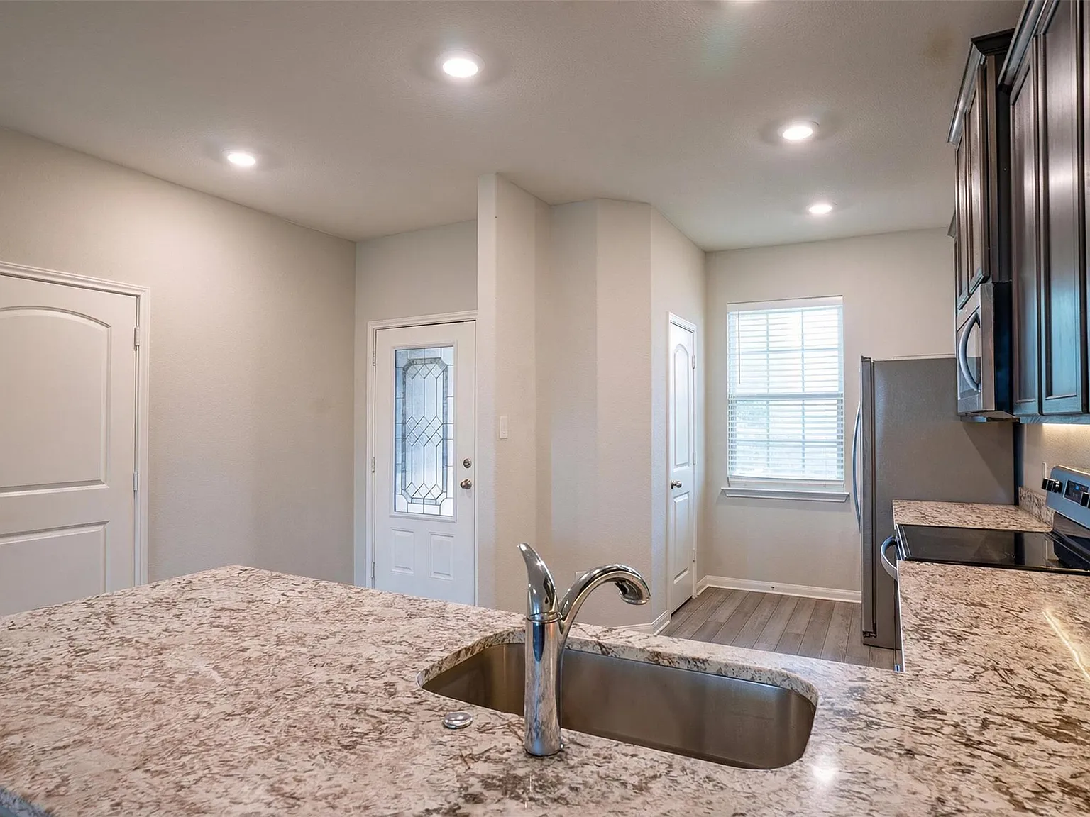5 bed, 2.5 bath, 2653 sqft, $2,249 — Photo 4