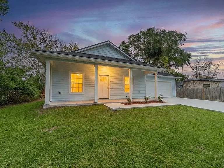 679 Coral Cir — Photo 1