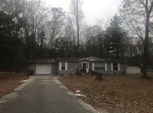 208 Whitebirch Dr, Houghton Lake, MI 48629