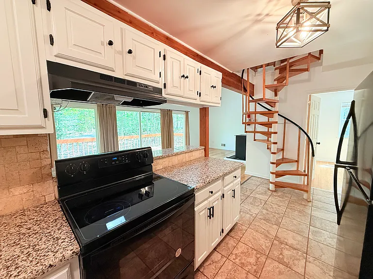 111 Red Maple Ln — Photo 9