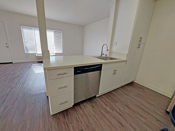 5th image of 4342 Marlborough Ave APT 5