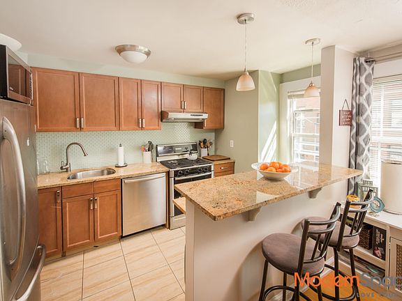 2nd image of 2172 29th St #3F