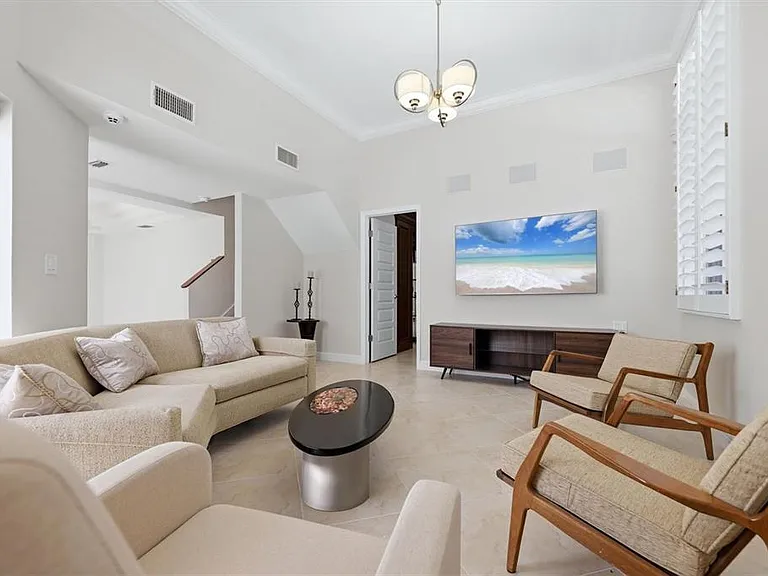 200 Cocoanut Ave #5 — Photo 8