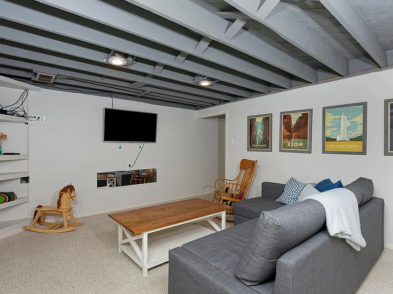 12906 E 30th Ave — Photo 5