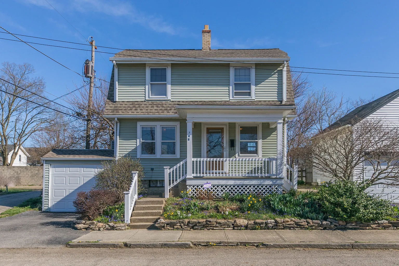 742 E Kossuth St photo 1