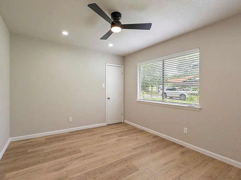 1204 Spearson Ln — Photo 11