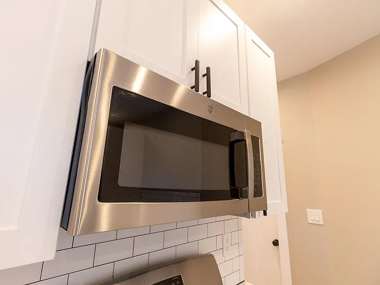 Pf-Arg, 2850 W Barry Series — Photo 9
