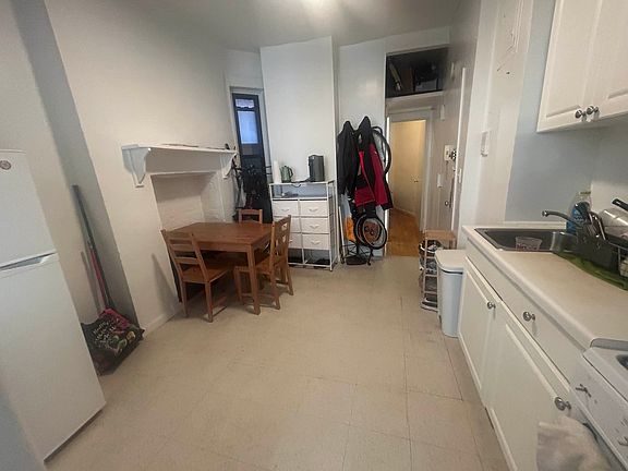 4th image of 334 E 77th St APT 12