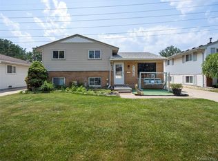 9636 Mueller St, Taylor, MI 48180