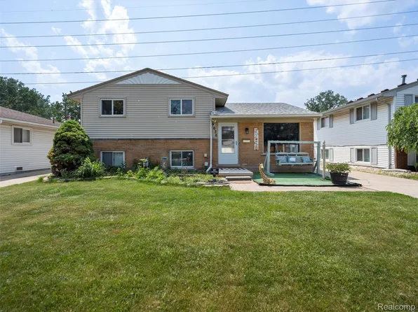 9636 Mueller St, Taylor, MI 48180