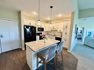2592 Middle Rd #315, Bettendorf, IA 52722