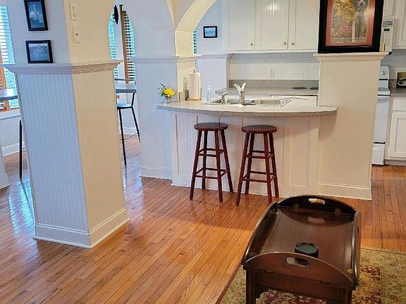 5th image of 556 W Shadowlawn Dr #1