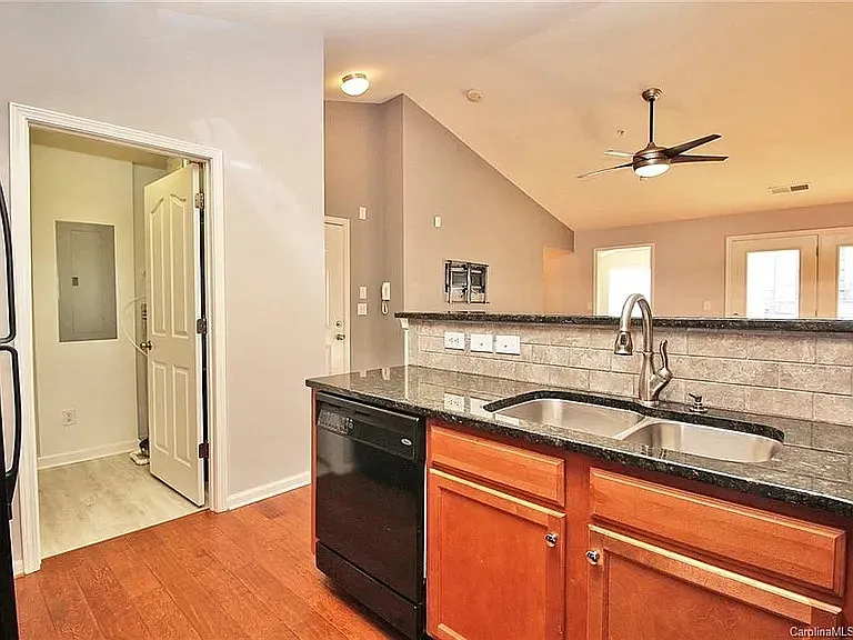 1240 Duncan Gardens Dr #1240 — Photo 7