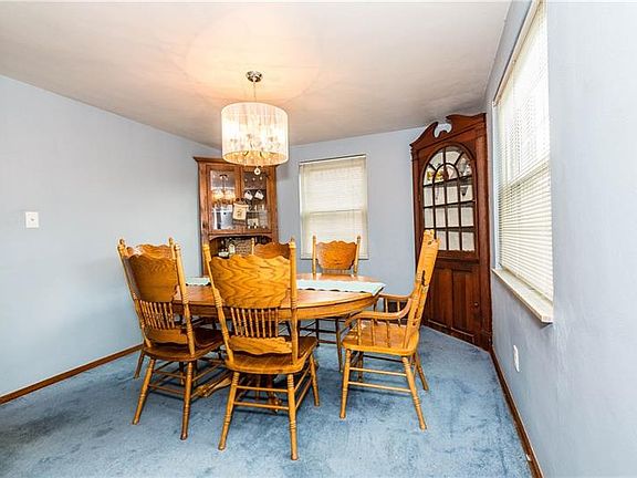 5th image of 1341 Della Dr