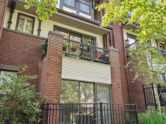 3rd image of 5381 Pershing Ave APT 204