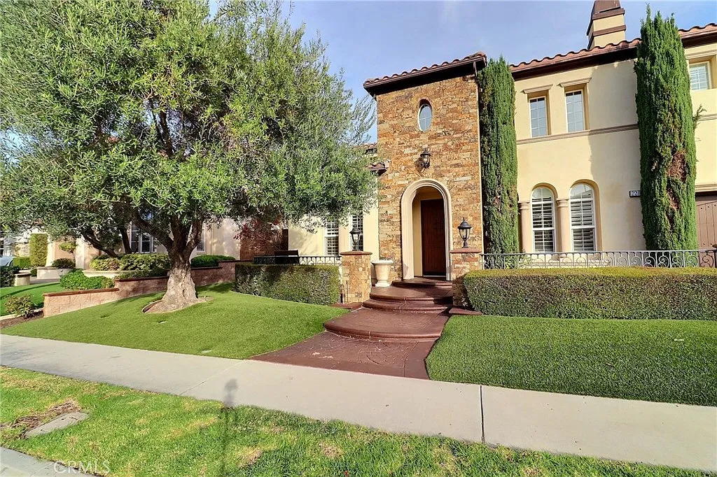 4 bed, 3.5 bath, 3336 sqft, $6,800 — Photo 3