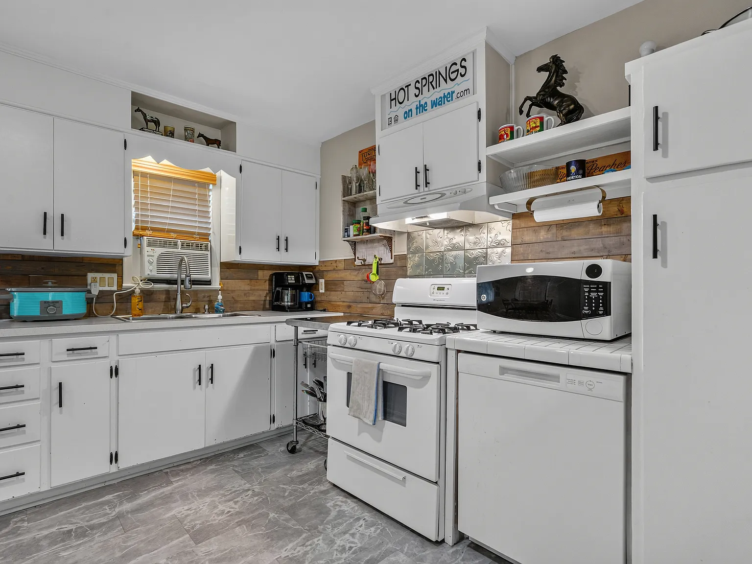 2 bed, 860 sqft, $1,950 — Photo 3