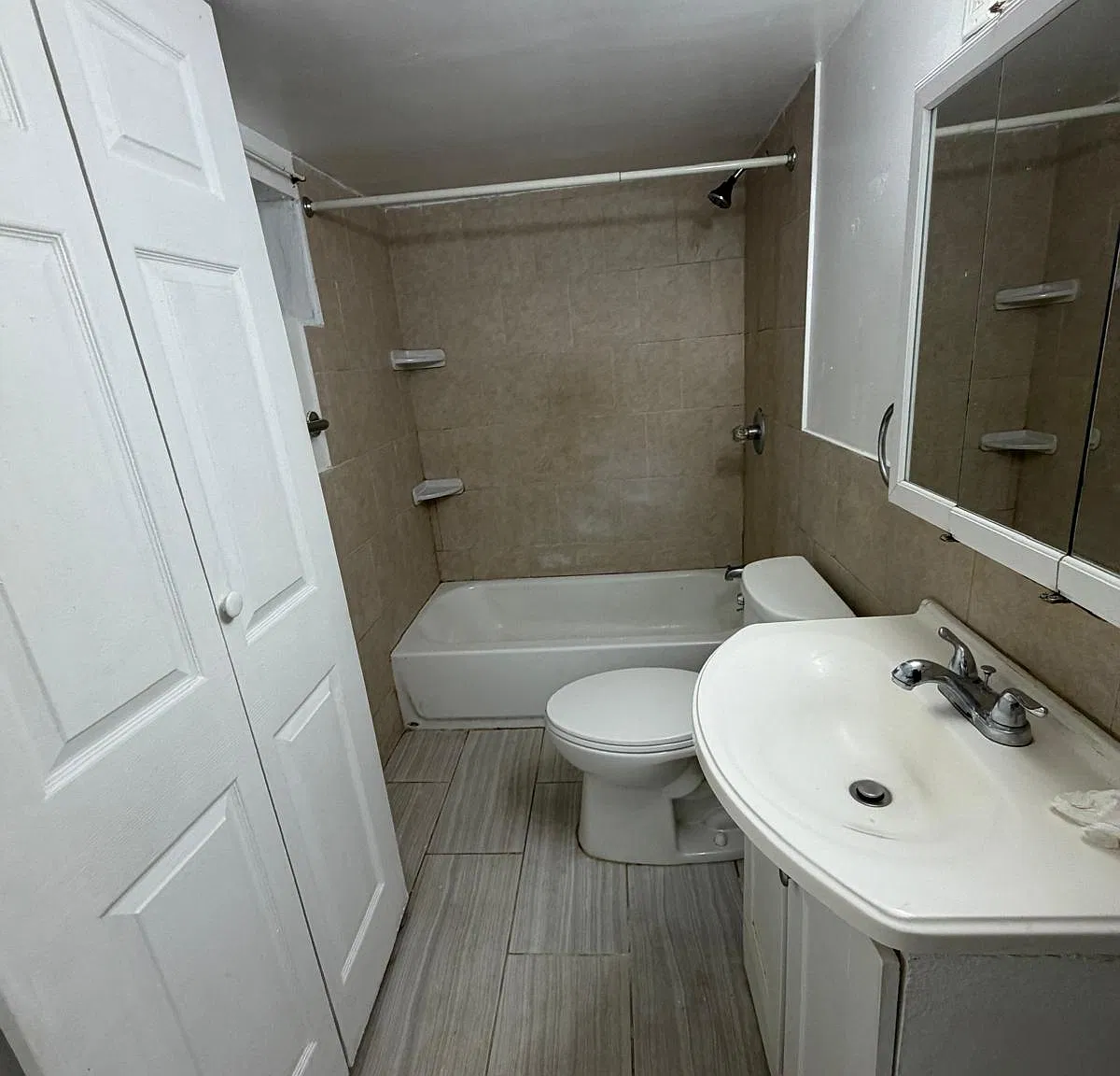 Sandy Ct, Deer Park — Photo 2