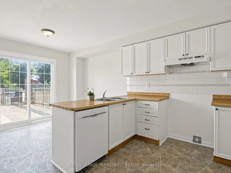 7 Yorkville Ct — Photo 10