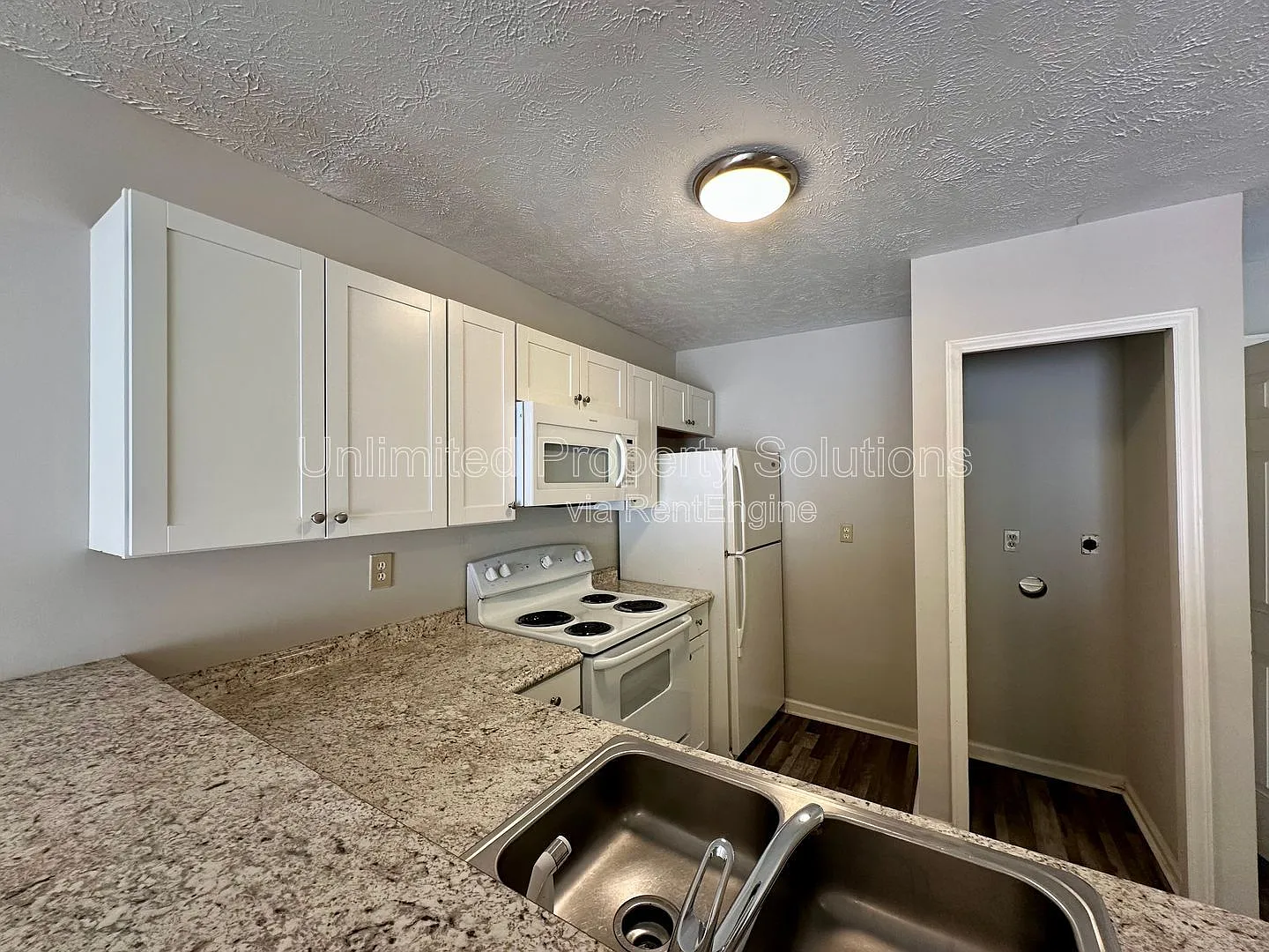 2 bed, 2.0 bath, 876 sqft, $1,395 — Photo 4