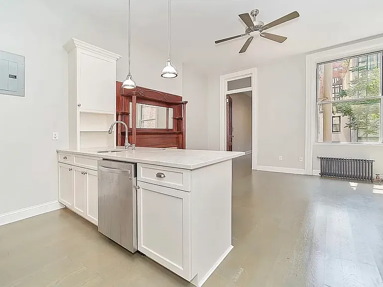 206 W 79th St #4R — Photo 2