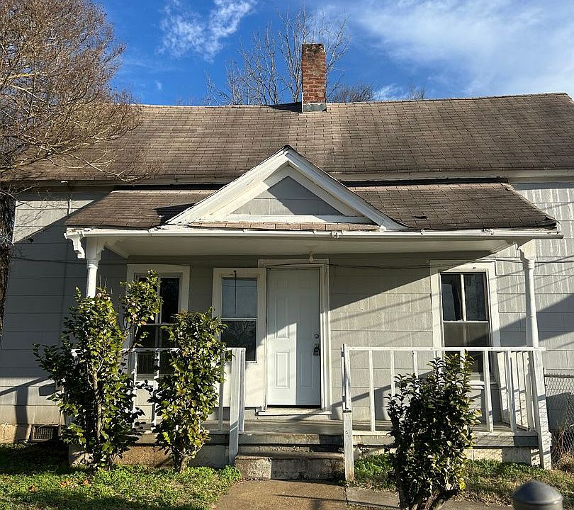 1st image of 2900 N Chamberlain Ave