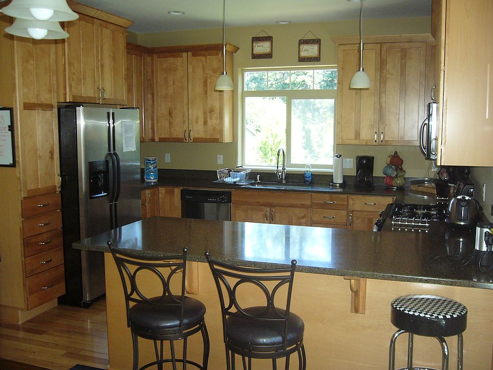 2nd image of 270 NW Stone Brooke Ct