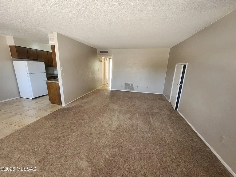 810 S Kolb Rd #3 — Photo 2